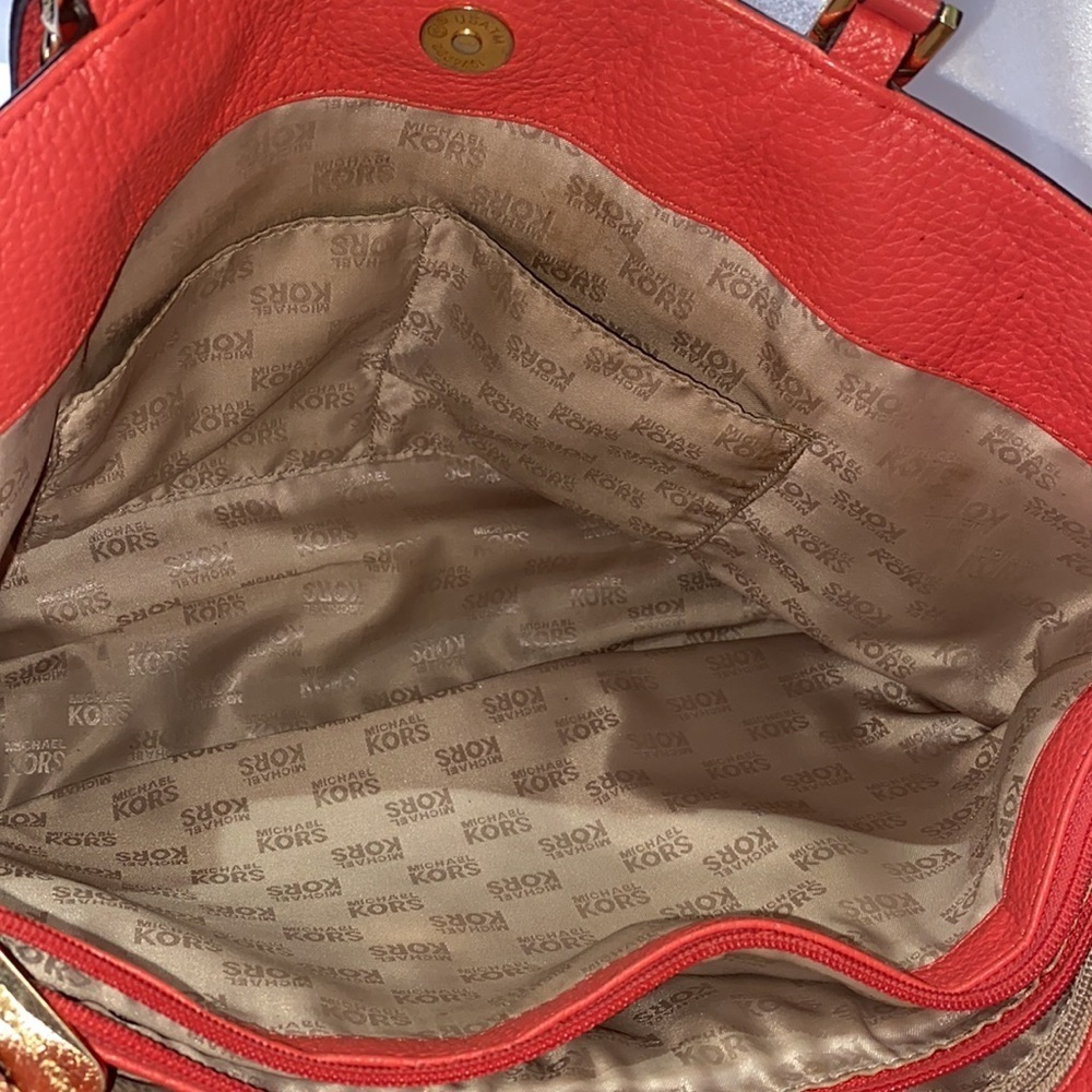 Gorgeous Michael Kors Coral Shade Leather Handbag - Picture 9 of 15